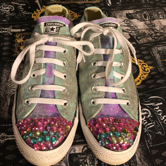 customized chucks